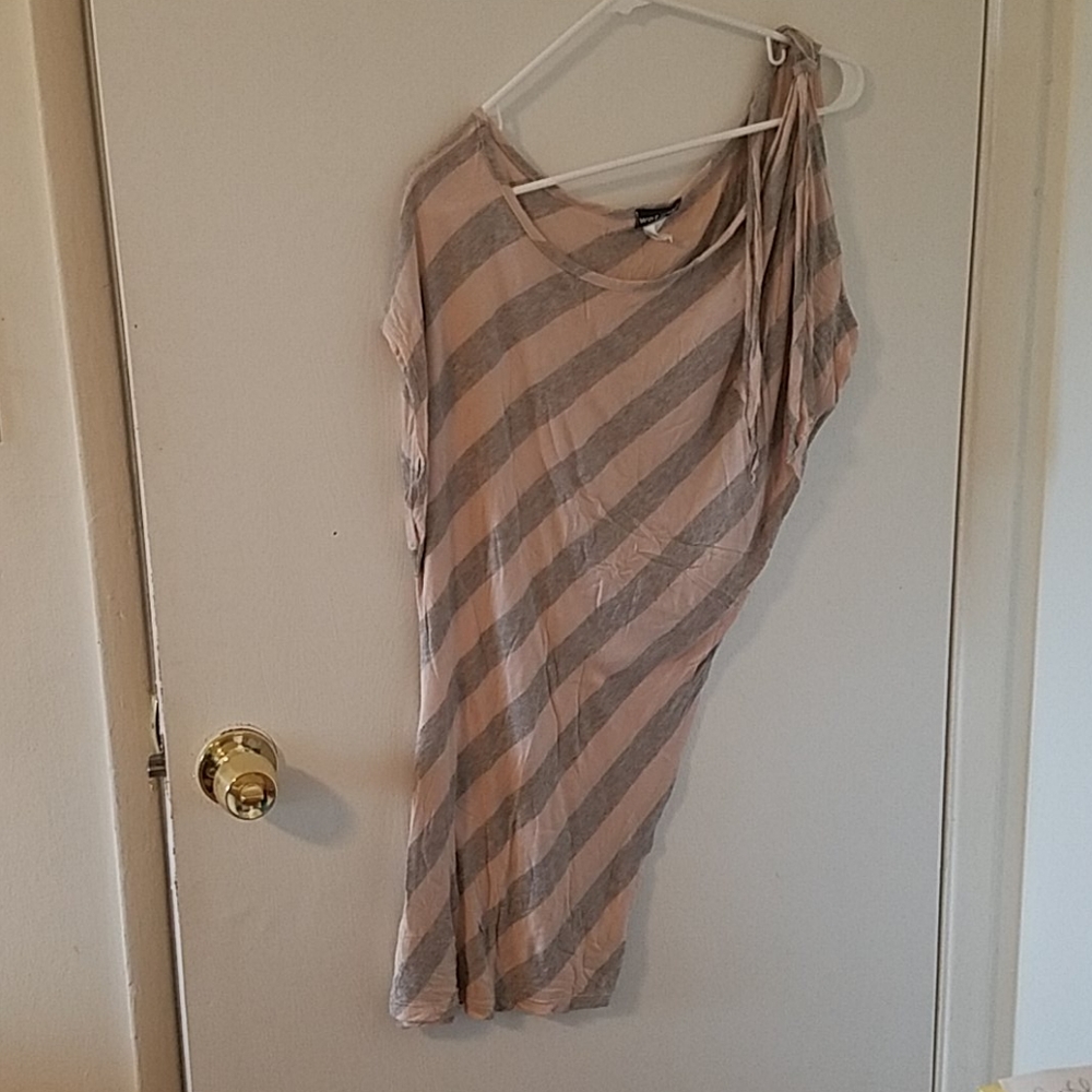 So cute asymmetrical shirt